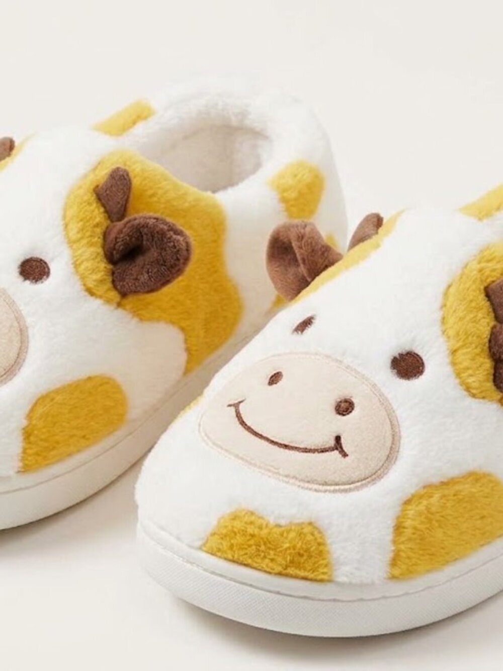 NWT Cozy Plush Cow Slippers Size 6/7 EU 36/37 - Yellow & White